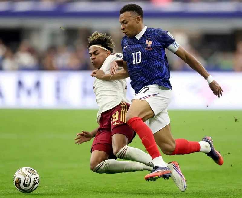 mbappe mac ao so may